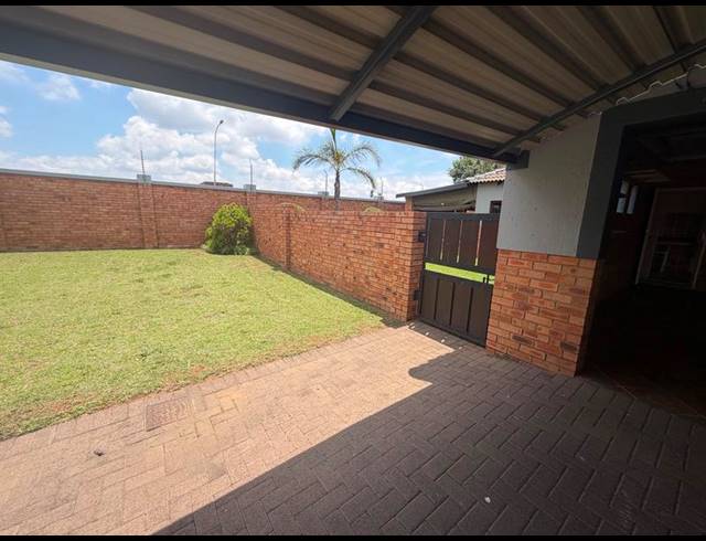 3 BEDROOM TOWNHOUSE FOR SALE IN AERORAND